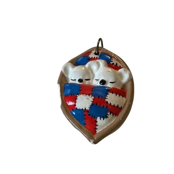 Vintage Ceramic Sleeping Bears Pendant Red Blue Blanket With FLAW - Picture 2 of 5